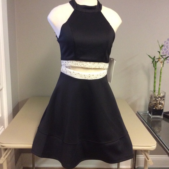 💍 NWT! Jewel Waist Fit-and-Flare Black Dress - Picture 2 of 5